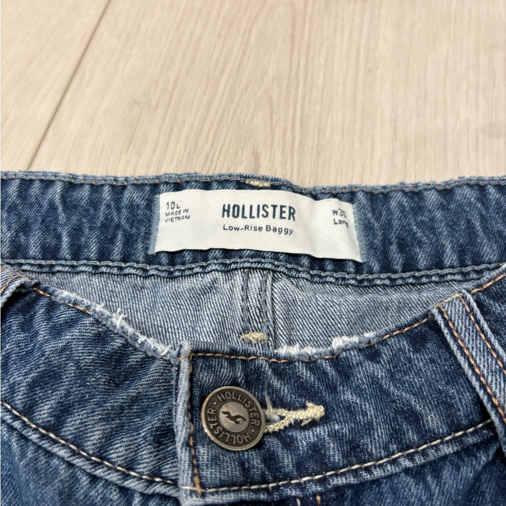 Hollister low rise, baggy, Blue Jeans - Picture 3 of 5